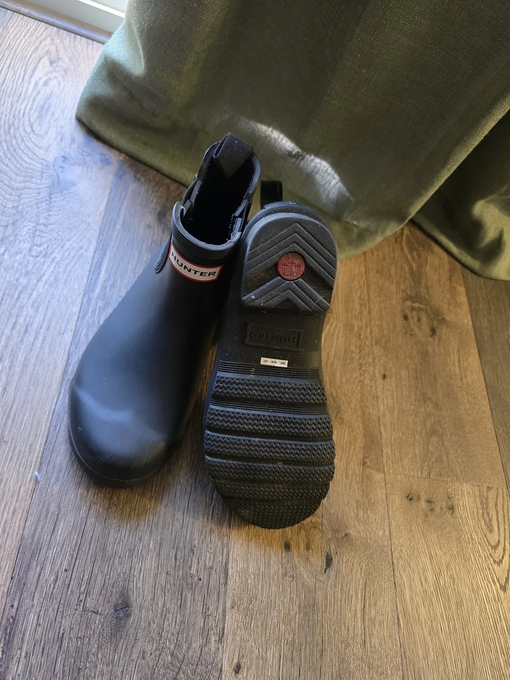 Hunter Womans Black Chelsea Rain Boots - Picture 3 of 4
